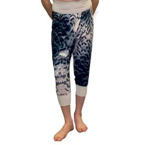 Lululemon jogger-harem-pant-hybrid with cream, grey and navy pattern